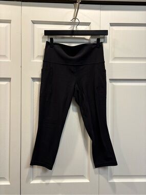 Athleta salutation stash capris.